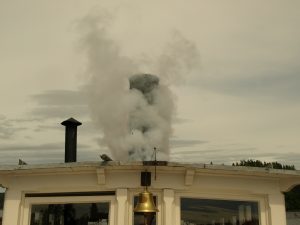 Damp og signaler fra skipet. Foto: Bodil Andersson, Østfoldmuseene Halden historiske Samlinger