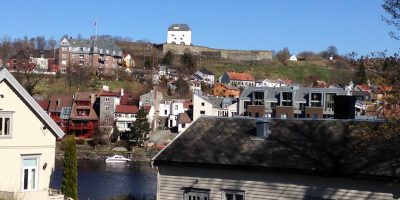 Kristiansten festing ligger over Trondheim, så som Fredriksten ligger over Halden. Foto: Bodil Andersson