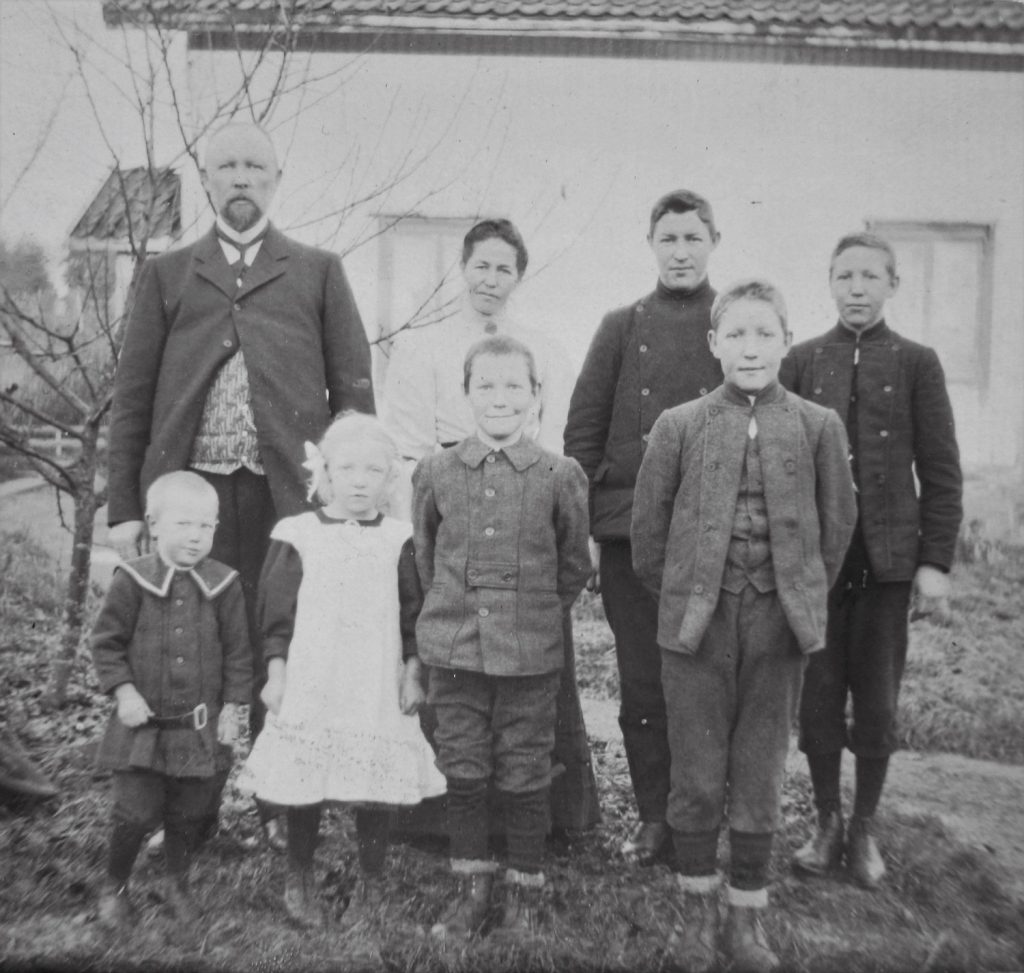 På dette bildet fra ca. 1908, er hele familien samlet. Foto: ukjent/privat