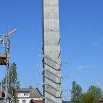 Ståltrappen bygges rundt det 32 meter høye tårnet. Foto Hege-Beate Lindemark